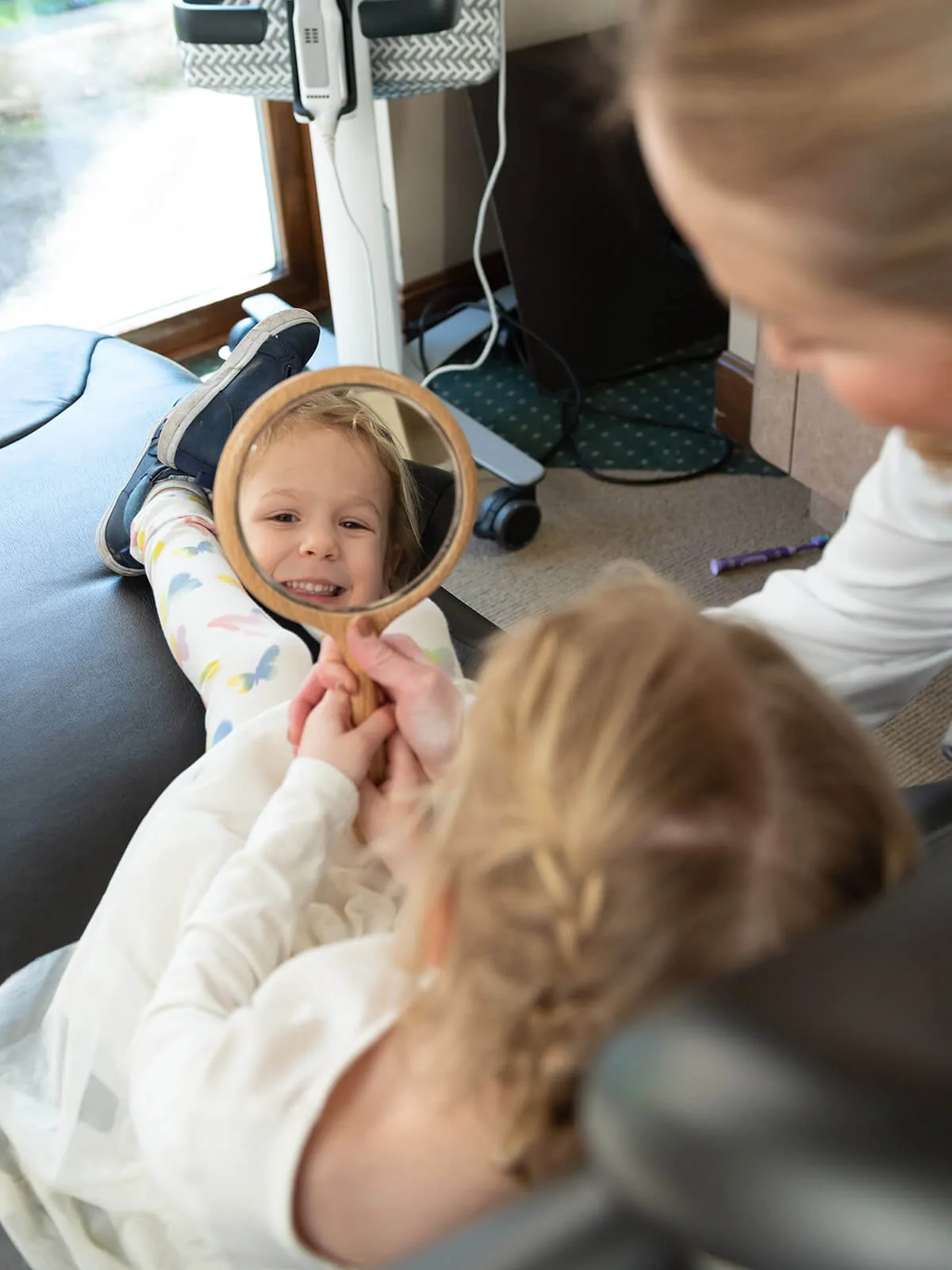 pd-gallery-girl-mirror